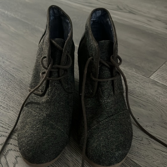 Women’s Toms bootie wedges - Picture 3 of 3